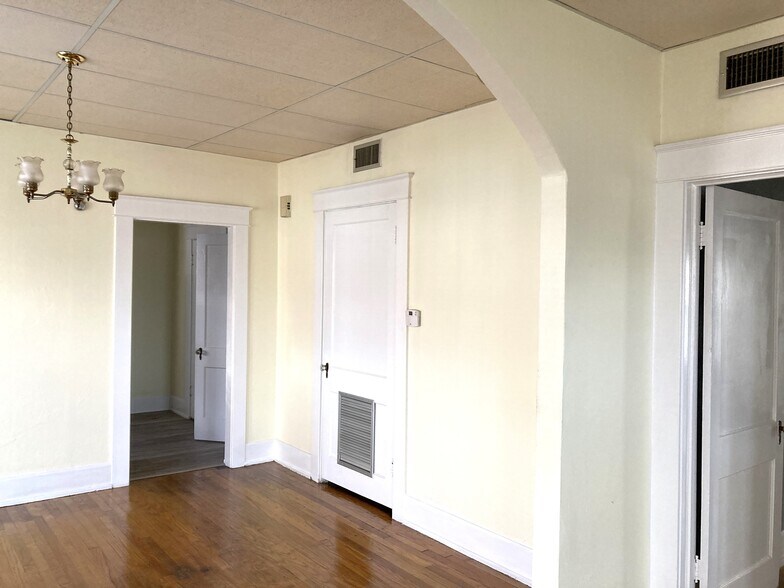 1401 Leighton Ave, Anniston, AL à vendre - Photo intérieure - Image 3 de 9