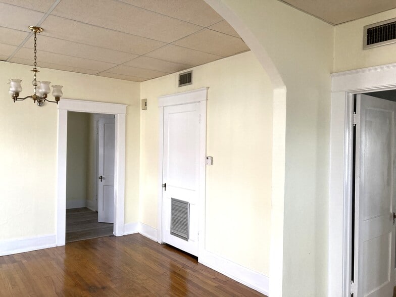 1401 Leighton Ave, Anniston, AL à vendre - Photo intérieure - Image 3 de 9