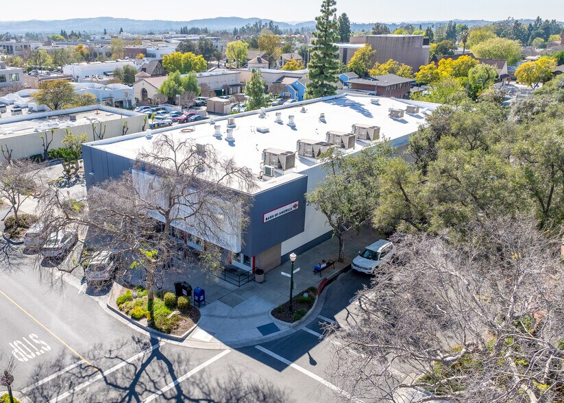 339 N Yale Ave, Claremont, CA à vendre - Photo du bâtiment - Image 3 de 4