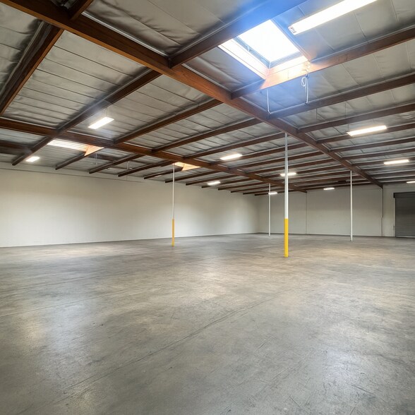 8320-8350 Isis Ave, Los Angeles, CA for lease - Building Photo - Image 1 of 11