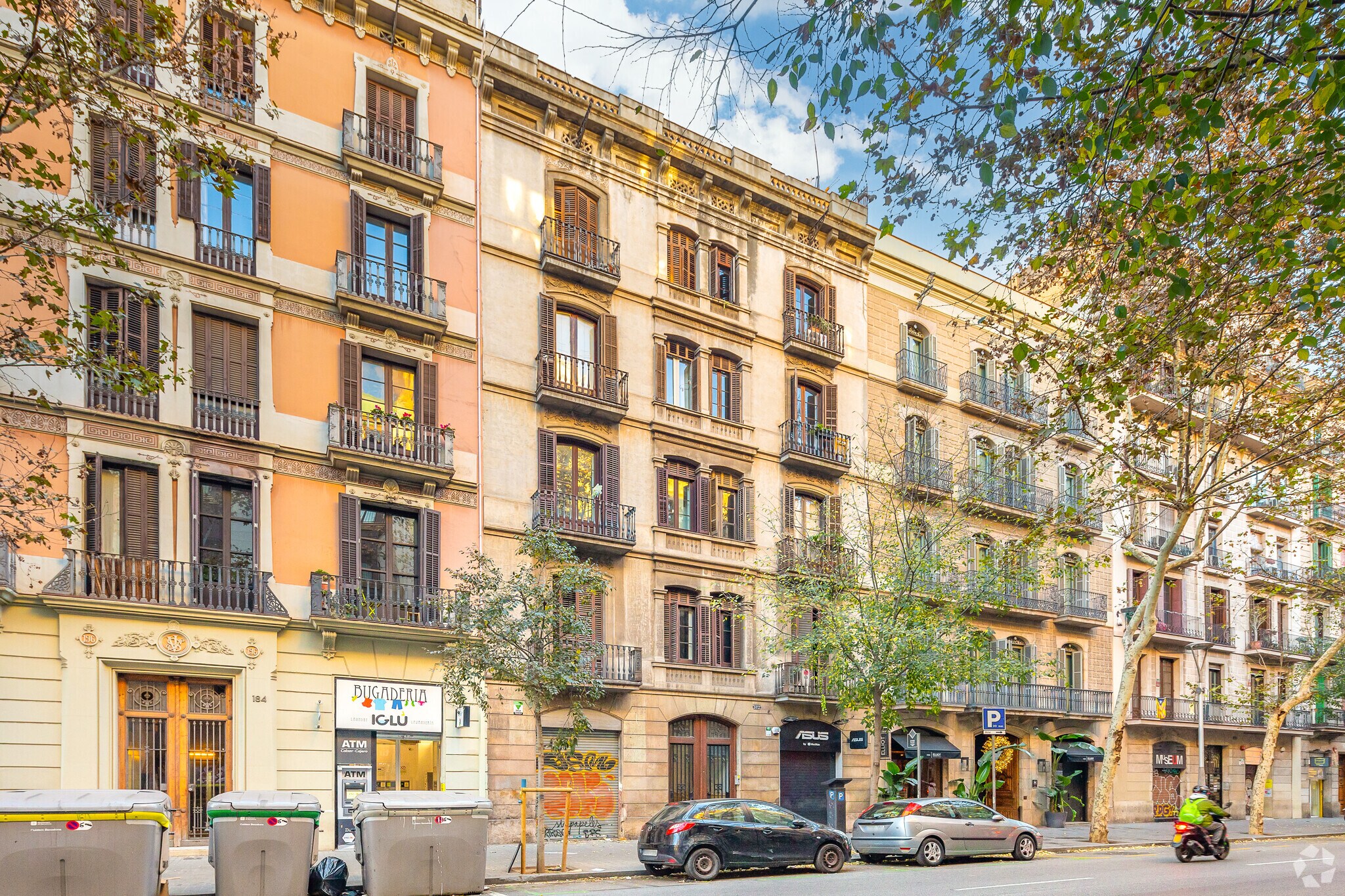 Retail in Barcelona, Barcelona for lease Primary Photo- Image 1 of 3