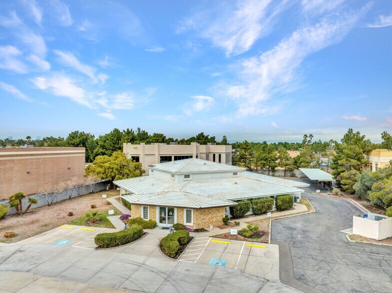 3920-3930 E Patrick Ln, Las Vegas, NV à vendre - Photo du bâtiment - Image 2 de 20