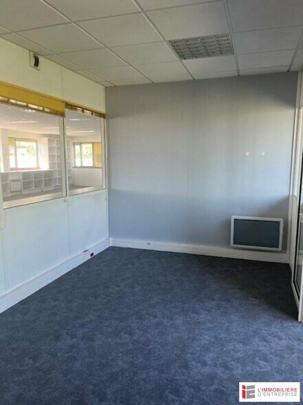 Office in Brest for sale - Interior Photo - Image 2 of 6