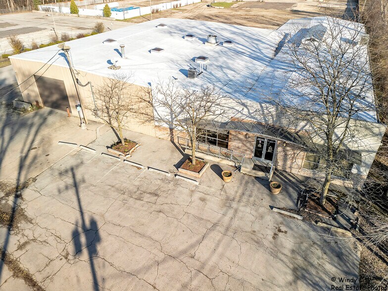 301 Ramona Ave, Elgin, IL à vendre - Photo du bâtiment - Image 3 de 14