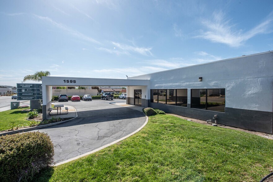 1595 Grand Ave, San Marcos, CA à louer - Photo principale - Image 1 de 4