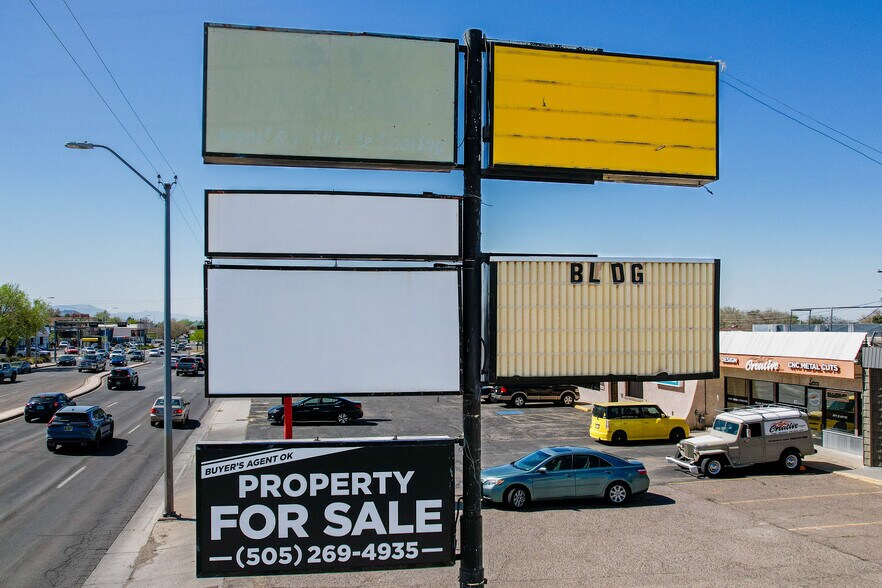 Commercial Package REPRICED portefeuille de 2 propriétés à vendre sur LoopNet.ca - Photo de l’enseigne - Image 3 de 19