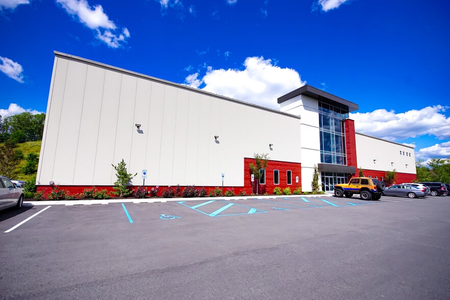195 Enterprise Way, Pittston Township, PA for lease - Building Photo - Image 2 of 5