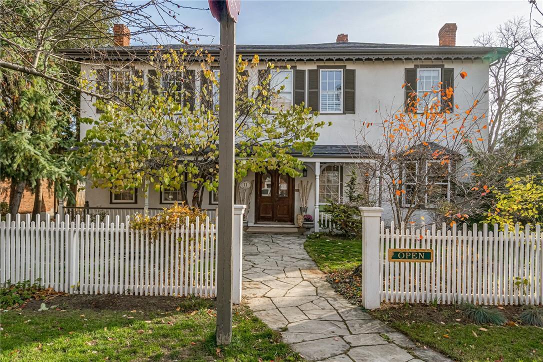 11 Cross St, Dundas, ON à vendre Photo principale- Image 1 de 1