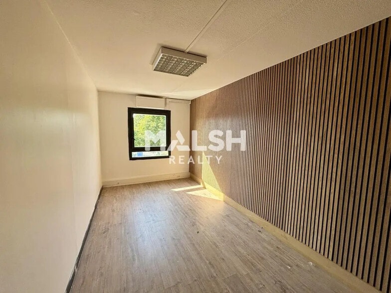 Office in Écully for lease - Interior Photo - Image 2 of 9