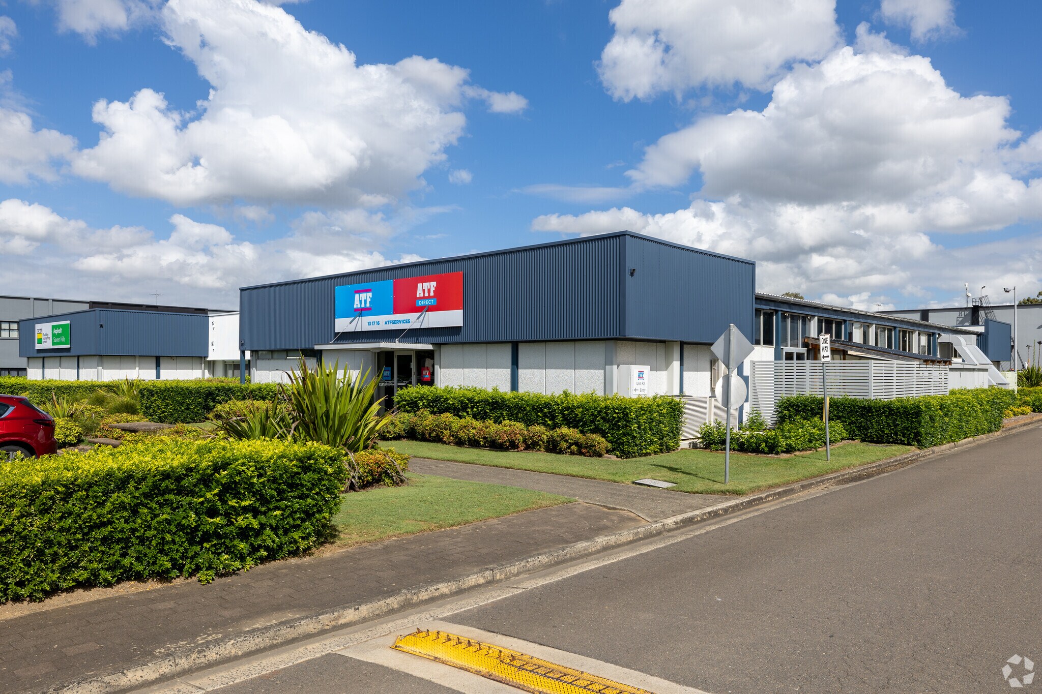 22F Powers Rd, Seven Hills for lease Primary Photo- Image 1 of 5