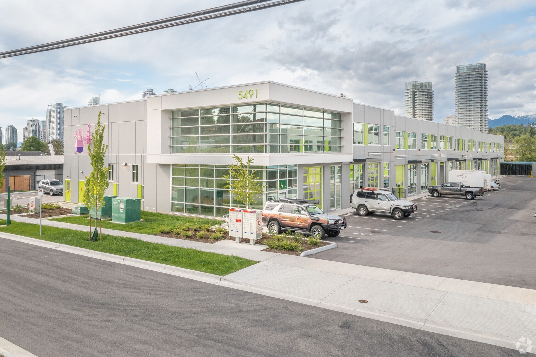 5491 Regent St, Burnaby, BC à louer Photo du bâtiment- Image 1 de 6