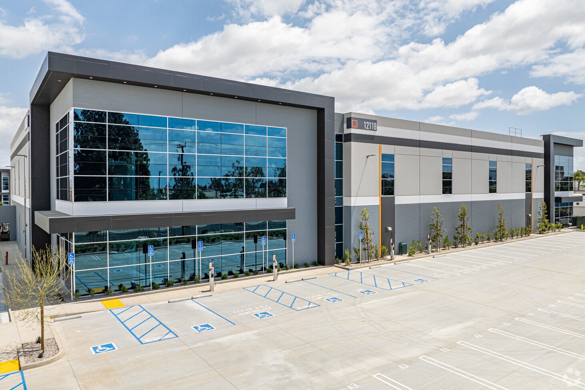 12118 Bloomfield Ave, Santa Fe Springs, CA à vendre Photo du bâtiment- Image 1 de 1