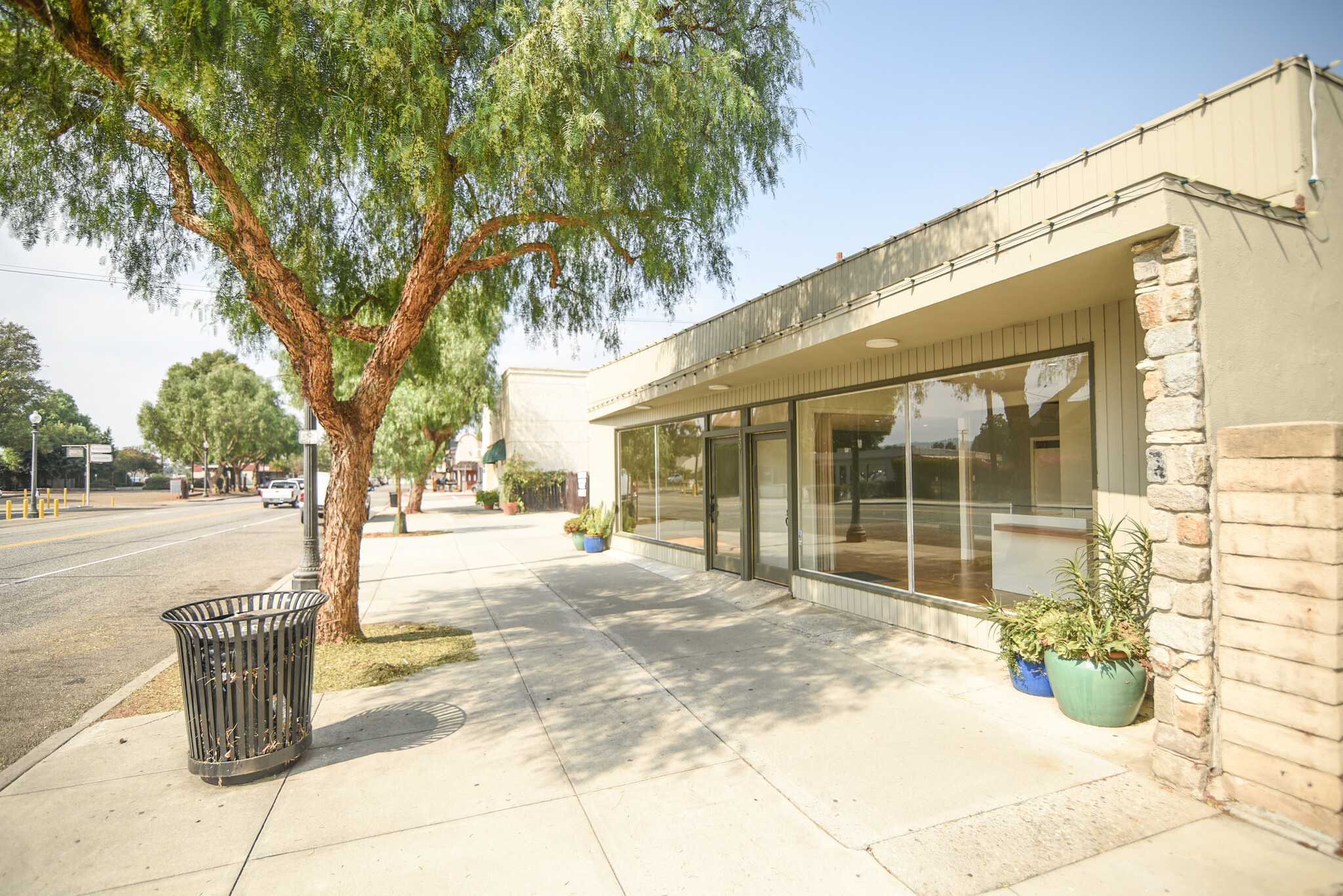 137-139 E High St, Moorpark, CA à vendre Photo principale- Image 1 de 1