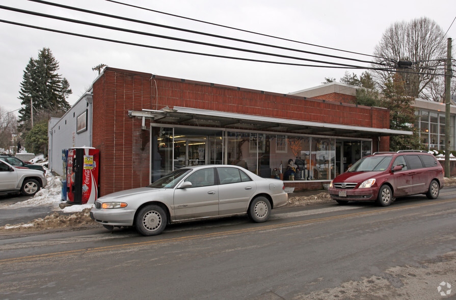 115 W Maple Ave, Fayetteville, WV for lease - Building Photo - Image 2 of 29