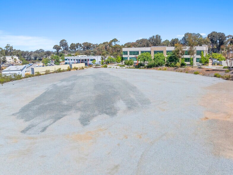 9685 Via Excelencia, San Diego, CA à vendre - Photo du bâtiment - Image 2 de 5