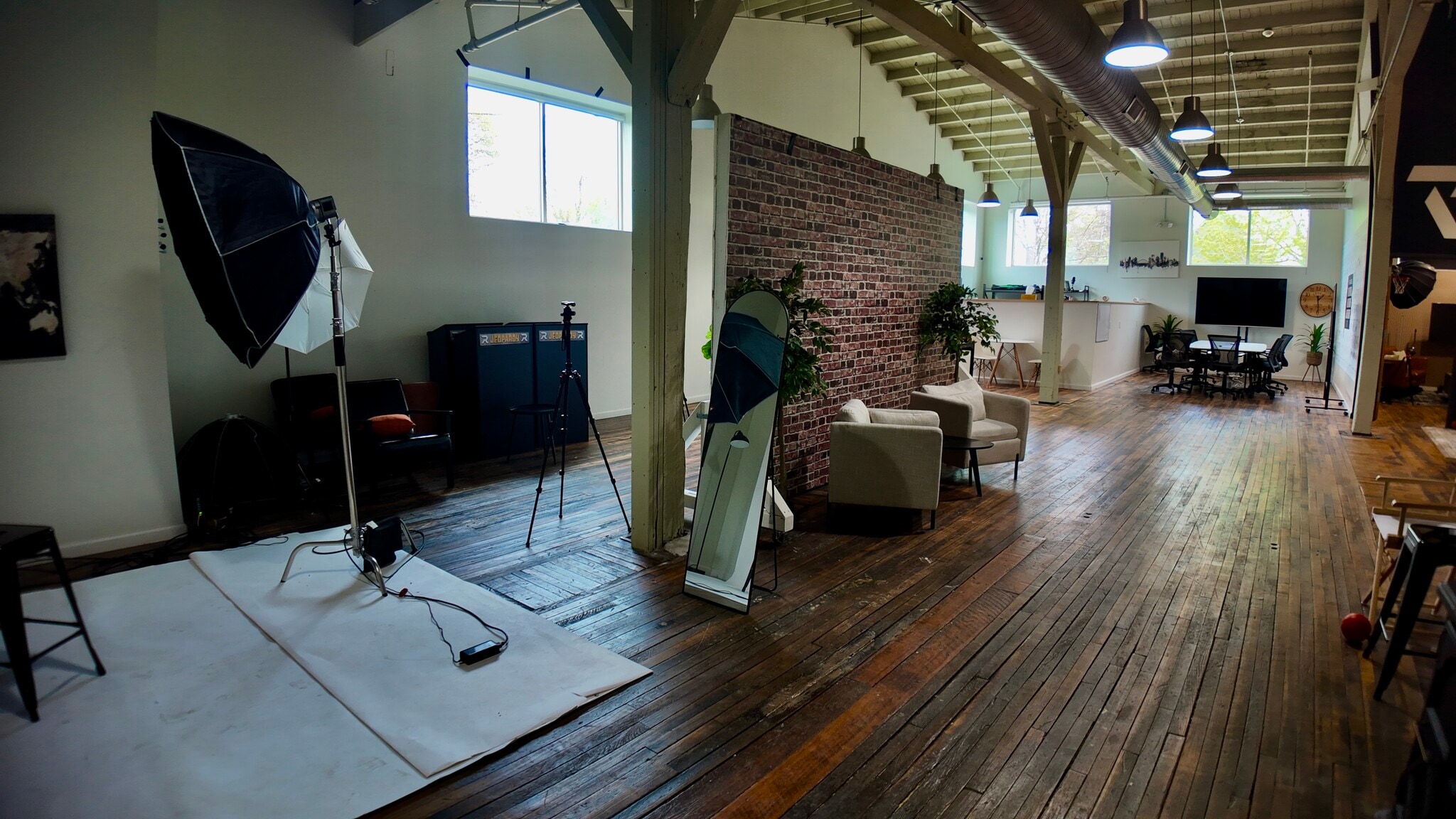 127-131 Railroad St, Rochester, NY for lease Interior Photo- Image 1 of 8