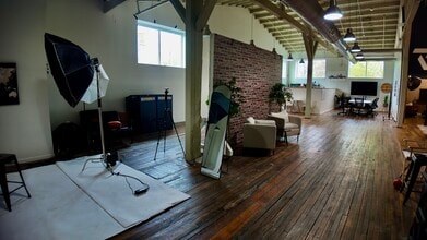 127-131 Railroad St, Rochester, NY for lease Interior Photo- Image 1 of 8
