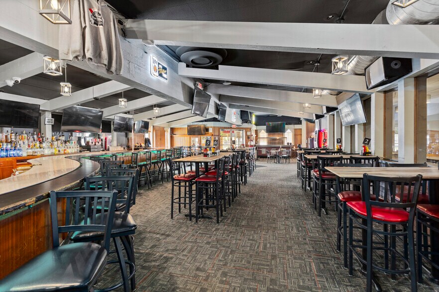 618-630 W Wisconsin Ave, Appleton, WI à vendre - Photo du bâtiment - Image 3 de 13