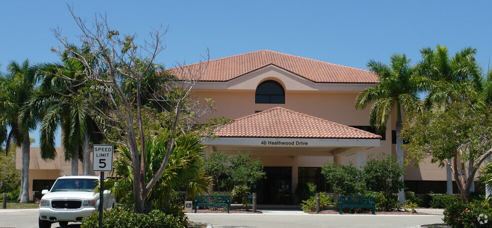 40 Heathwood Dr, Marco Island, FL à louer - Photo du bâtiment - Image 2 de 3