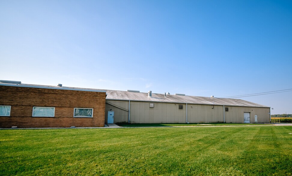 211 W Geneva St, Dunkirk, OH à vendre - Photo du bâtiment - Image 2 de 42