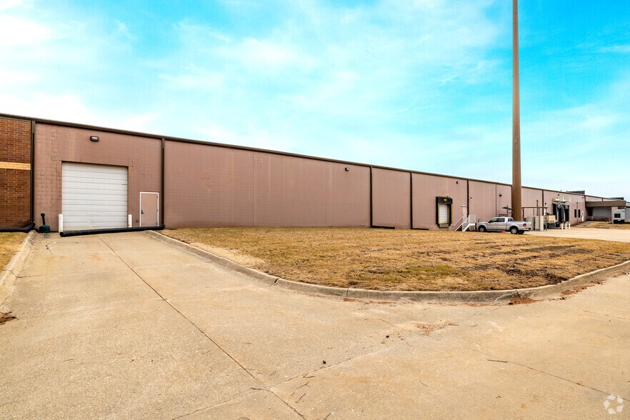3500-3630 109th St, Urbandale, IA à vendre - Photo du bâtiment - Image 3 de 3