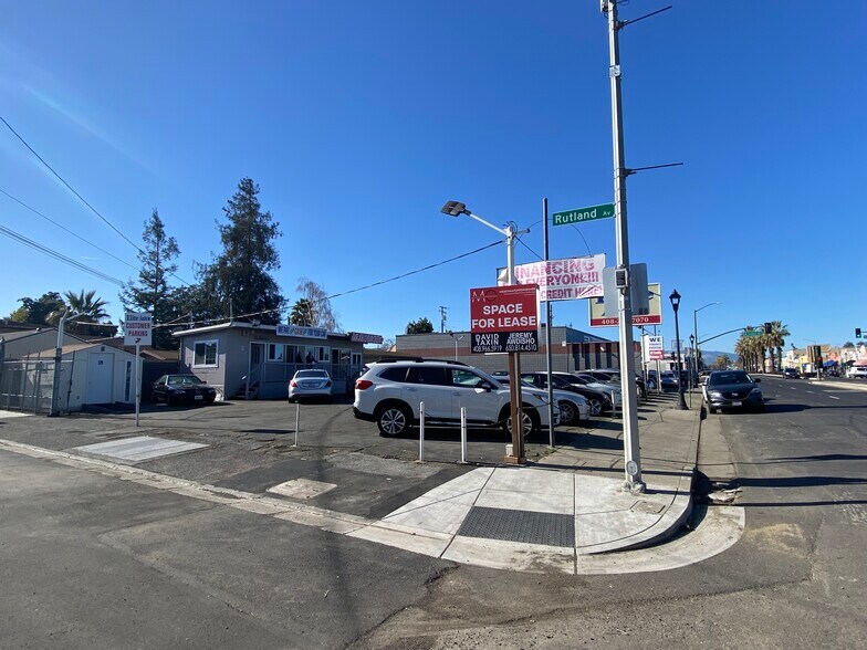 1828 W San Carlos St, San Jose, CA à louer - Photo du bâtiment - Image 2 de 18