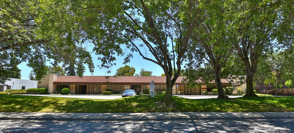 118-122 Charcot Ave, San Jose, CA à louer - Photo du bâtiment - Image 3 de 73