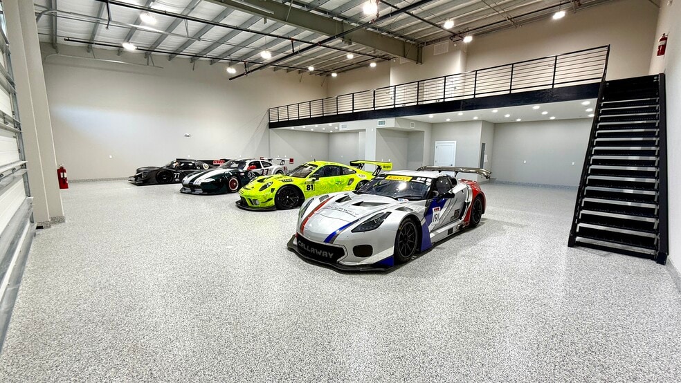 8180 Black Wolf Drive, Sebring, FL à vendre - Photo du bâtiment - Image 2 de 9