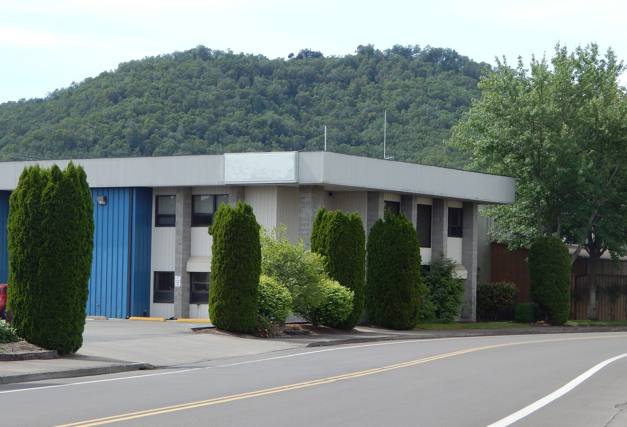 2270 NW Aviation Dr, Roseburg, OR for lease Building Photo- Image 1 of 14