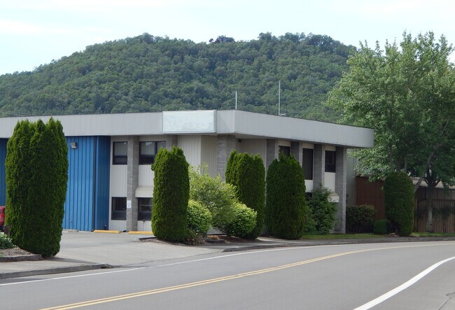 More details for 2270 NW Aviation Dr, Roseburg, OR - Office for Lease