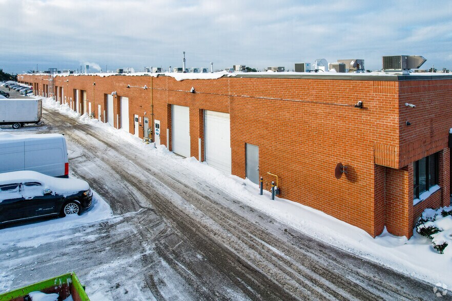 55 Winges Rd, Vaughan, ON à vendre - Photo du bâtiment - Image 2 de 2