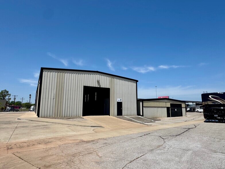 11624 N I-35 Service Rd, Oklahoma City, OK à vendre - Photo du bâtiment - Image 2 de 4