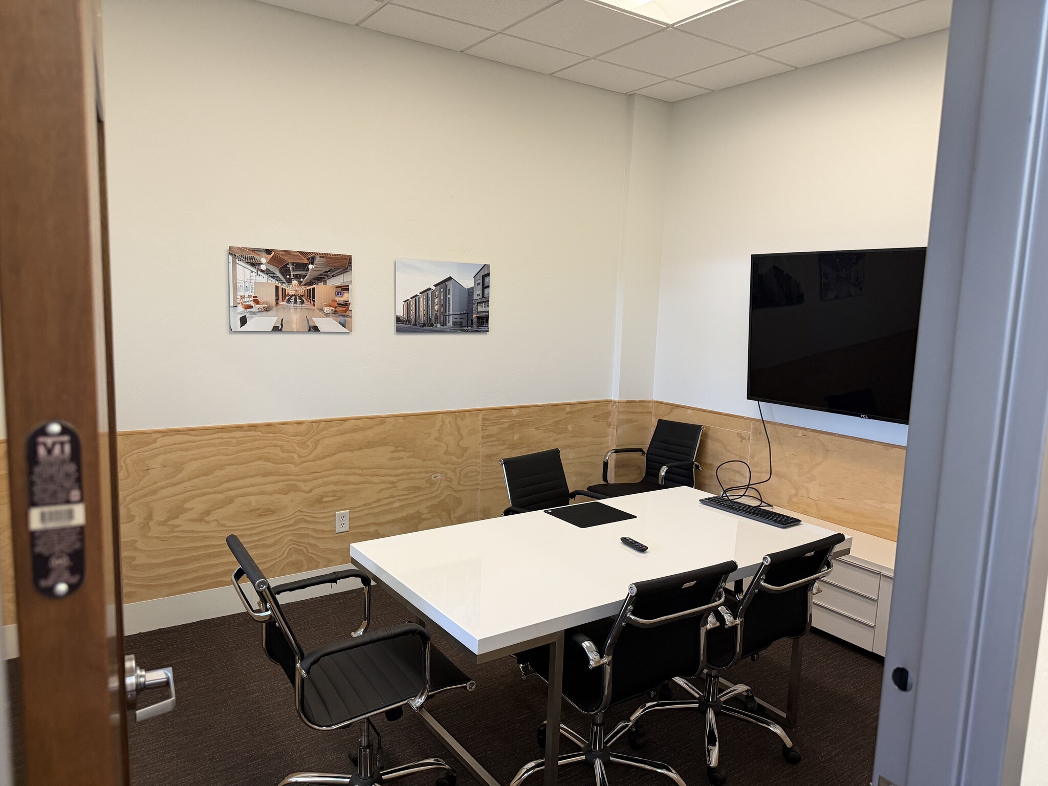 160 W 2nd S, Rexburg, ID for lease Interior Photo- Image 1 of 7