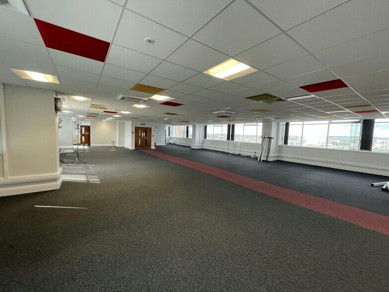 St Edwards Way, Romford à louer - Photo du bâtiment - Image 3 de 28
