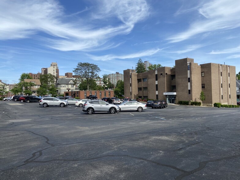 140 Lockwood Ave, New Rochelle, NY for lease - Building Photo - Image 3 of 7