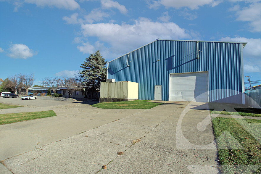 1556-1562 Telegraph Dr, Pontiac, MI for lease - Building Photo - Image 1 of 12