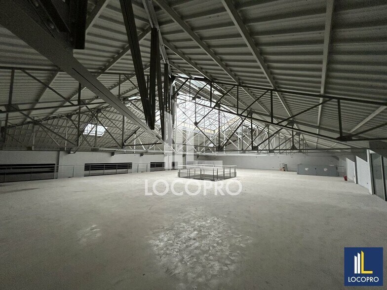 Retail in Cannes for sale - Interior Photo - Image 2 of 4