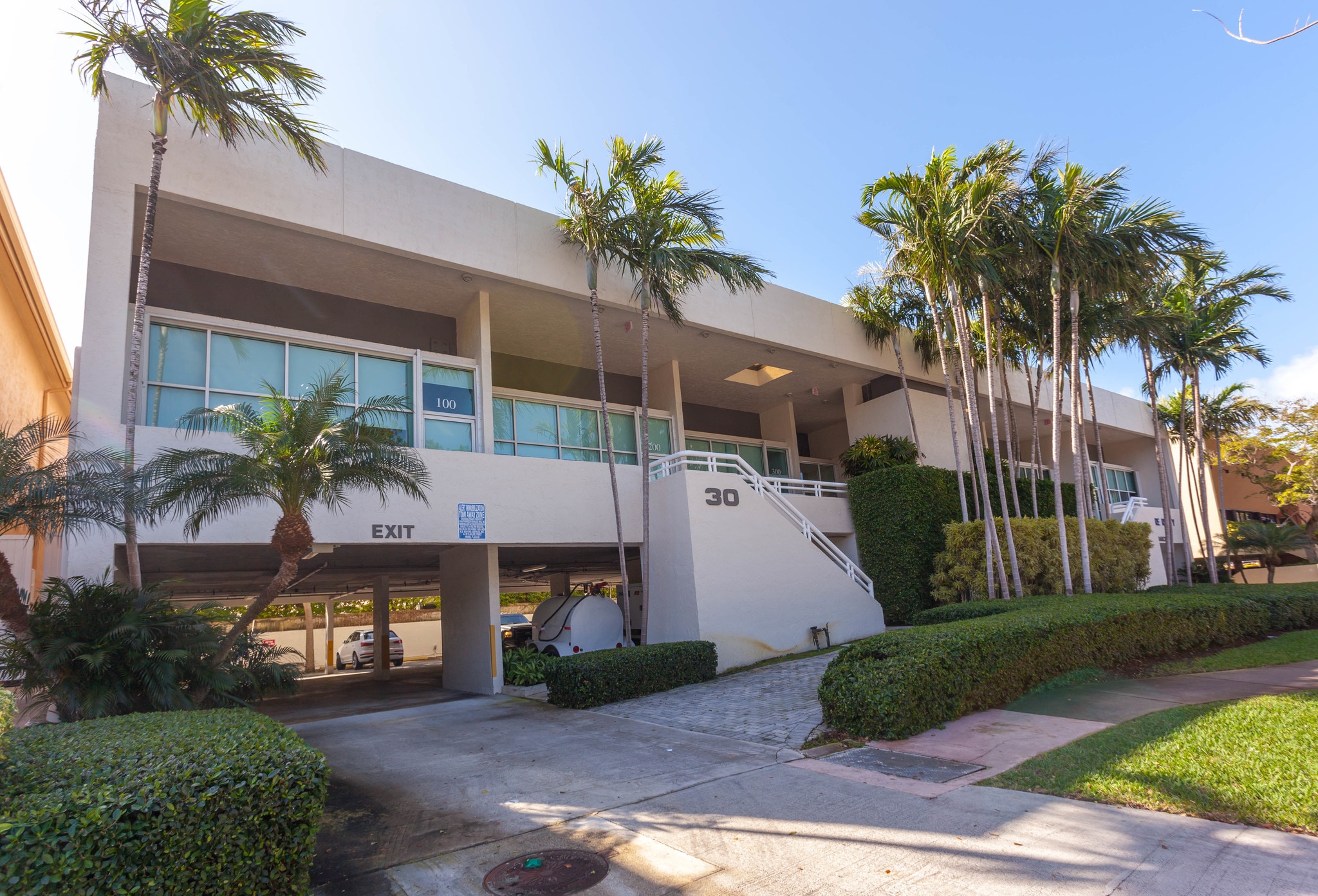 30 W Mashta Dr, Key Biscayne, FL for lease Primary Photo- Image 1 of 13