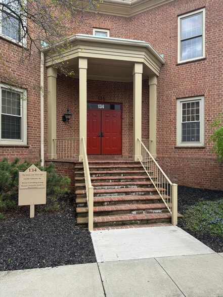 134 Northwoods Blvd, Columbus, OH for lease - Building Photo - Image 3 of 4