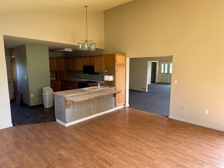 1800 Sunset Rd, Butte, MT for lease - Interior Photo - Image 2 of 9