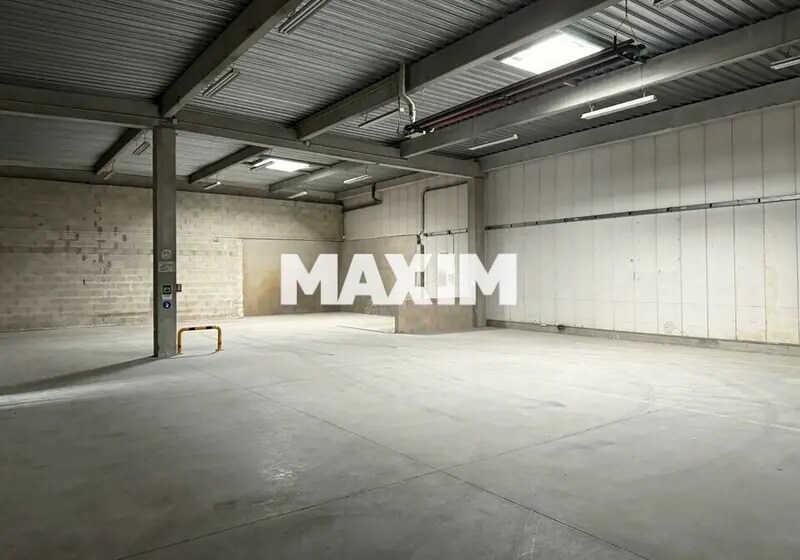 Flex in Dijon for lease - Interior Photo - Image 3 of 7