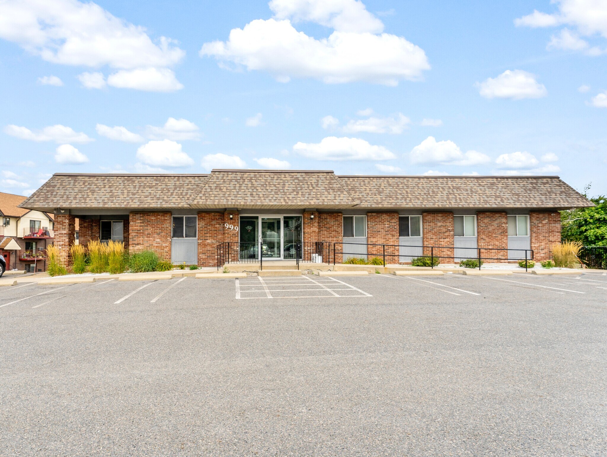 999 N Main St, Randolph, MA à vendre Photo du bâtiment- Image 1 de 7