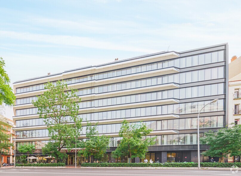 Calle de Eloy Gonzalo, 10, Madrid, Madrid à louer - Photo du bâtiment - Image 3 de 5