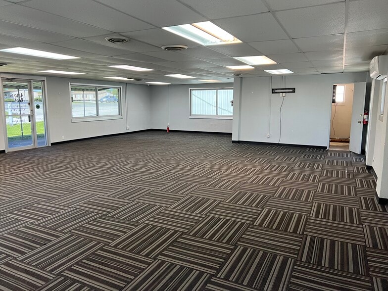 3250 W Sunshine St, Springfield, MO for lease - Interior Photo - Image 2 of 10
