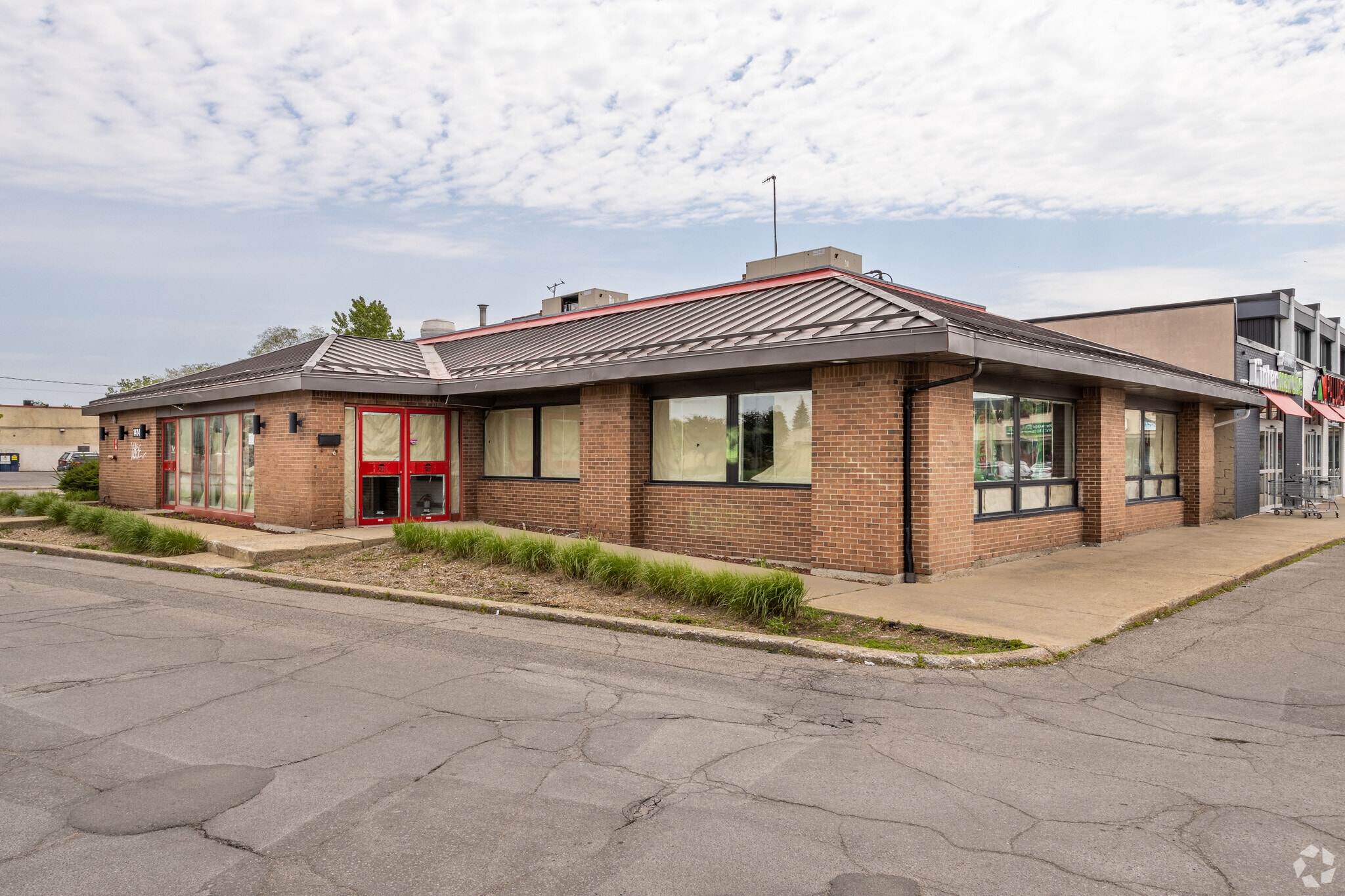 14140 Boul de Pierrefonds, Montréal, QC à vendre Photo principale- Image 1 de 1