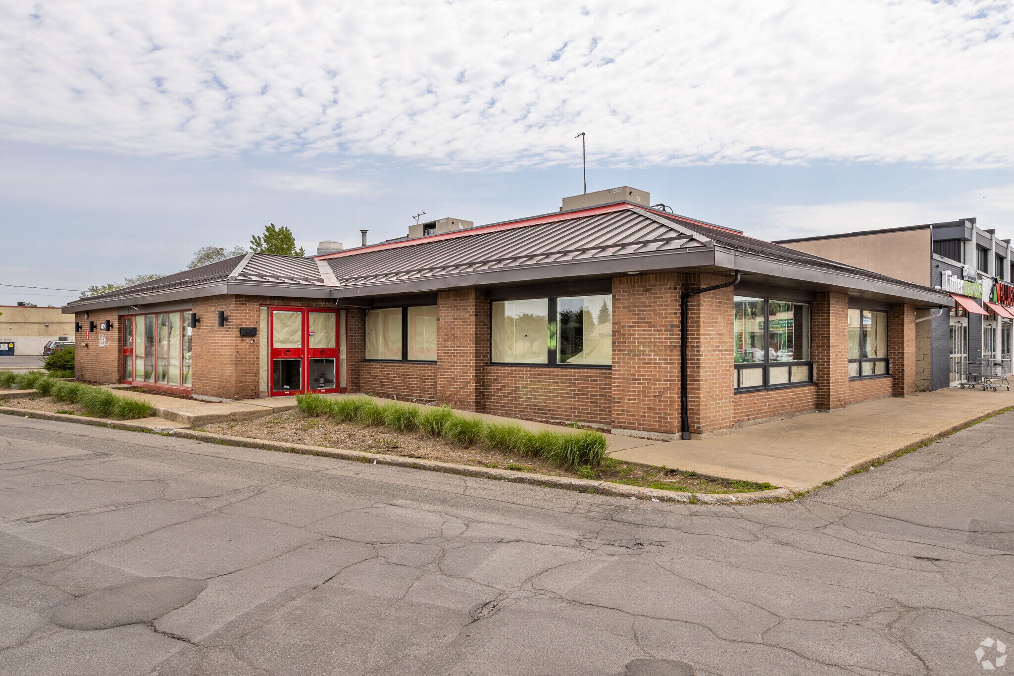 14140 Boul de Pierrefonds, Montréal, QC for sale Primary Photo- Image 1 of 1