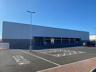 Plus de détails pour 23 Honeysuckle Way, Clacton On Sea - Commerce de détail à louer