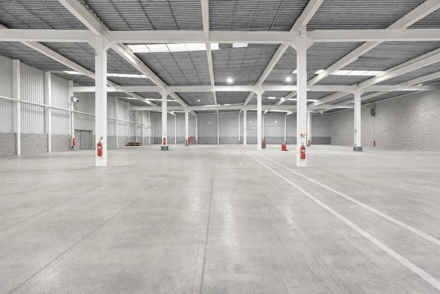 Industrial in Saint Witz for lease - Interior Photo - Image 1 of 4