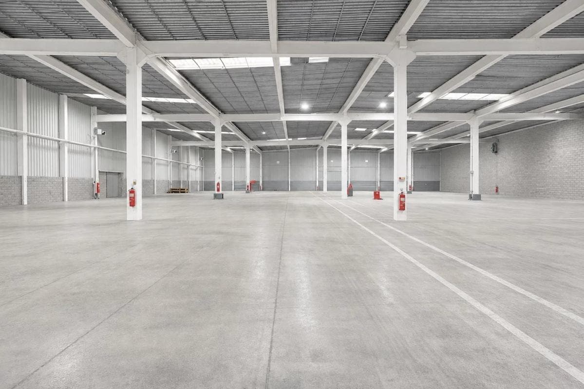 Industrial in Saint Witz for lease Interior Photo- Image 1 of 5