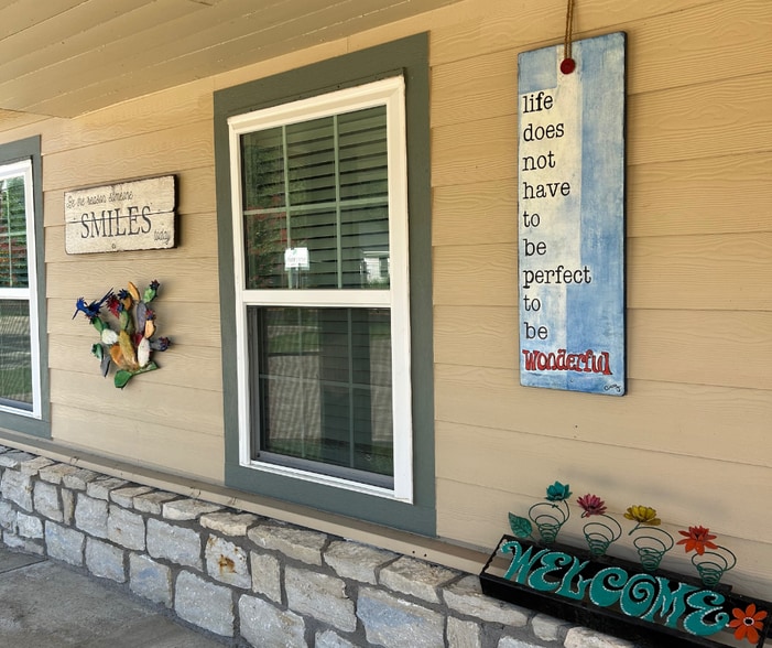 1031 W Pearl St, Granbury, TX for lease - Building Photo - Image 3 of 16